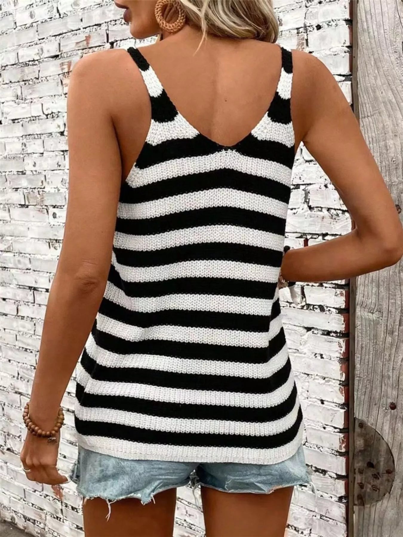 Stripe Right Tank Top | Striped V-Neck Tank Top
